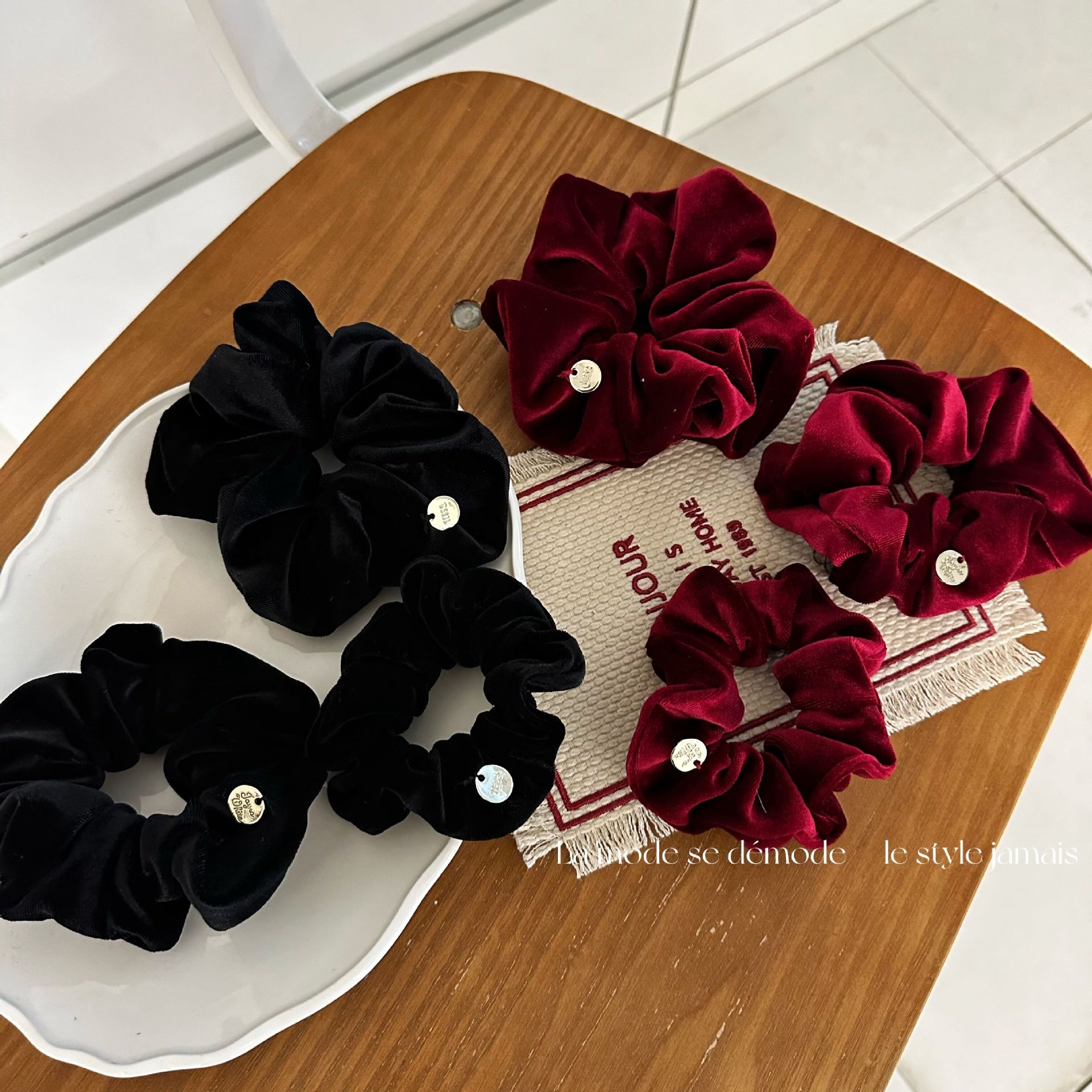 Woman Elegant Velvet Elastics  - مراجعة Tablet Holder Accessories وسعره