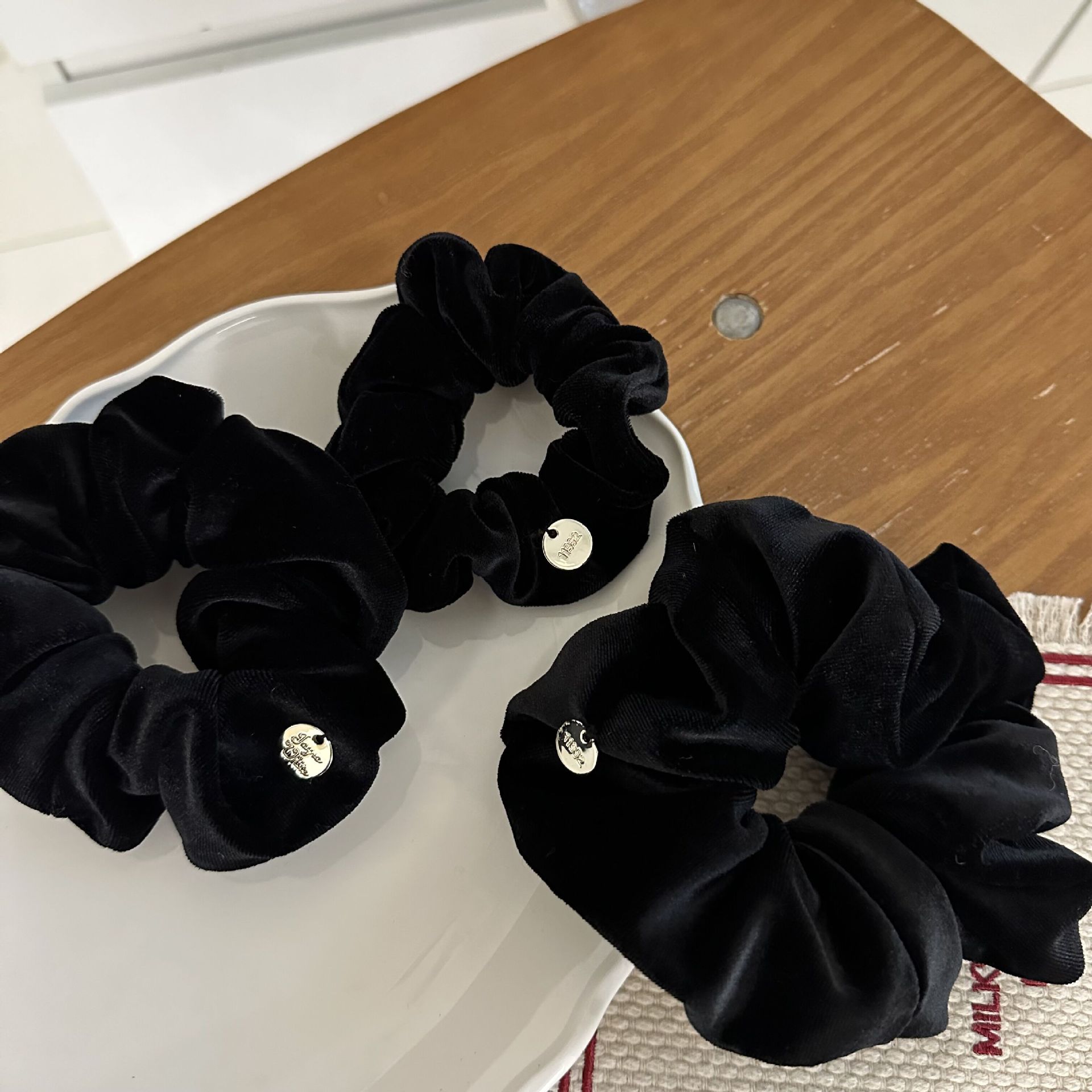 Woman Elegant Velvet Elastics  - مراجعة Tablet Holder Accessories وسعره