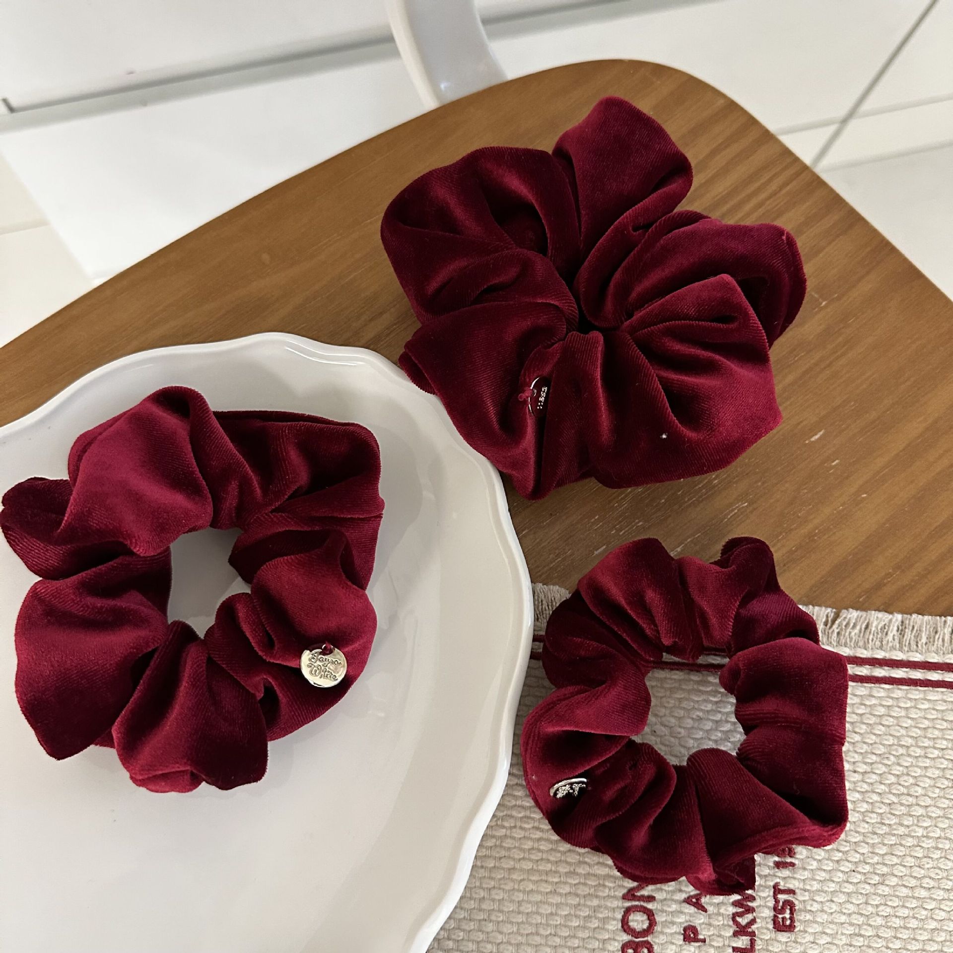 Woman Elegant Velvet Elastics  - مراجعة Tablet Holder Accessories وسعره